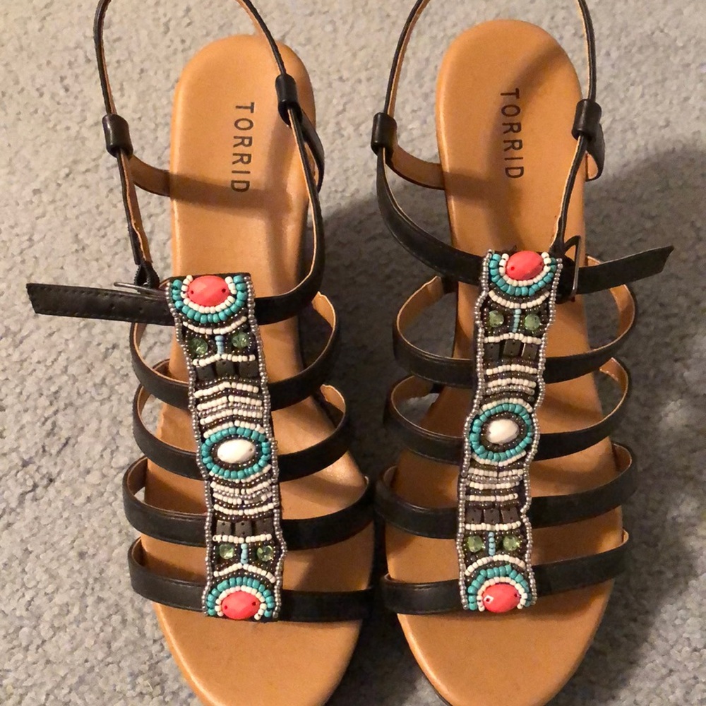 Black wedges